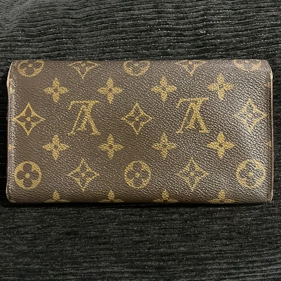 Authentic Louis Vuitton Sarah Monogram Wallet - Picture 3 of 12